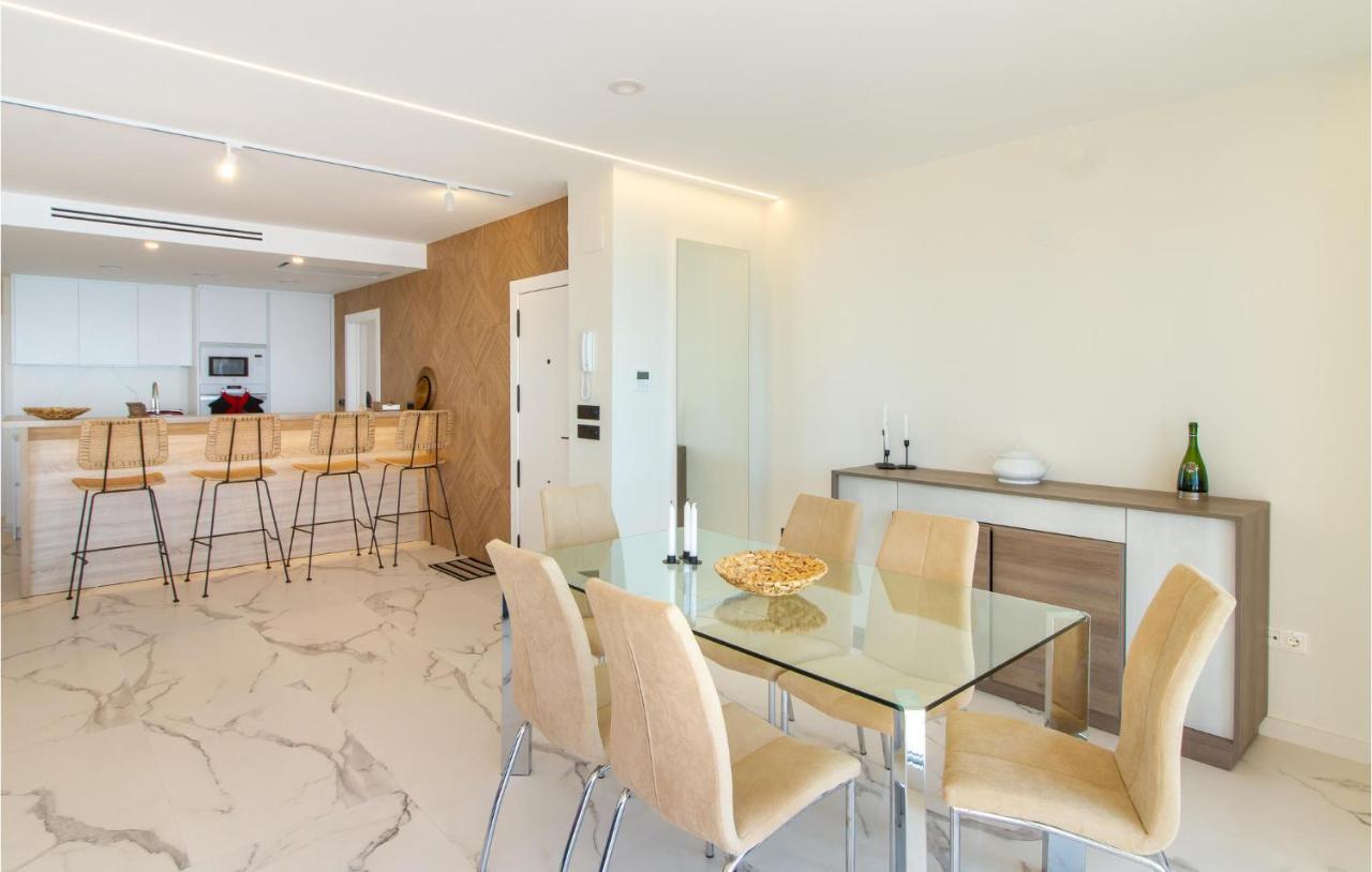 4 Bedroom Lovely In Appartement Santa Pola